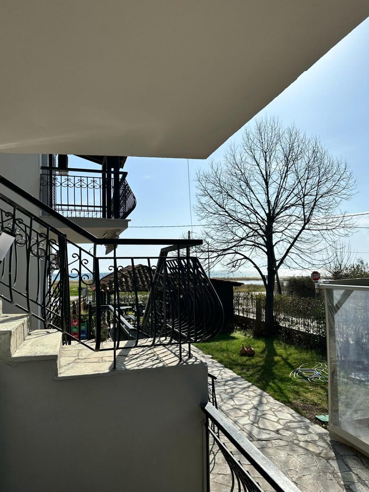Room Nine 9 Beachfront Apartments Nea Kallikrateia Kültér fotó