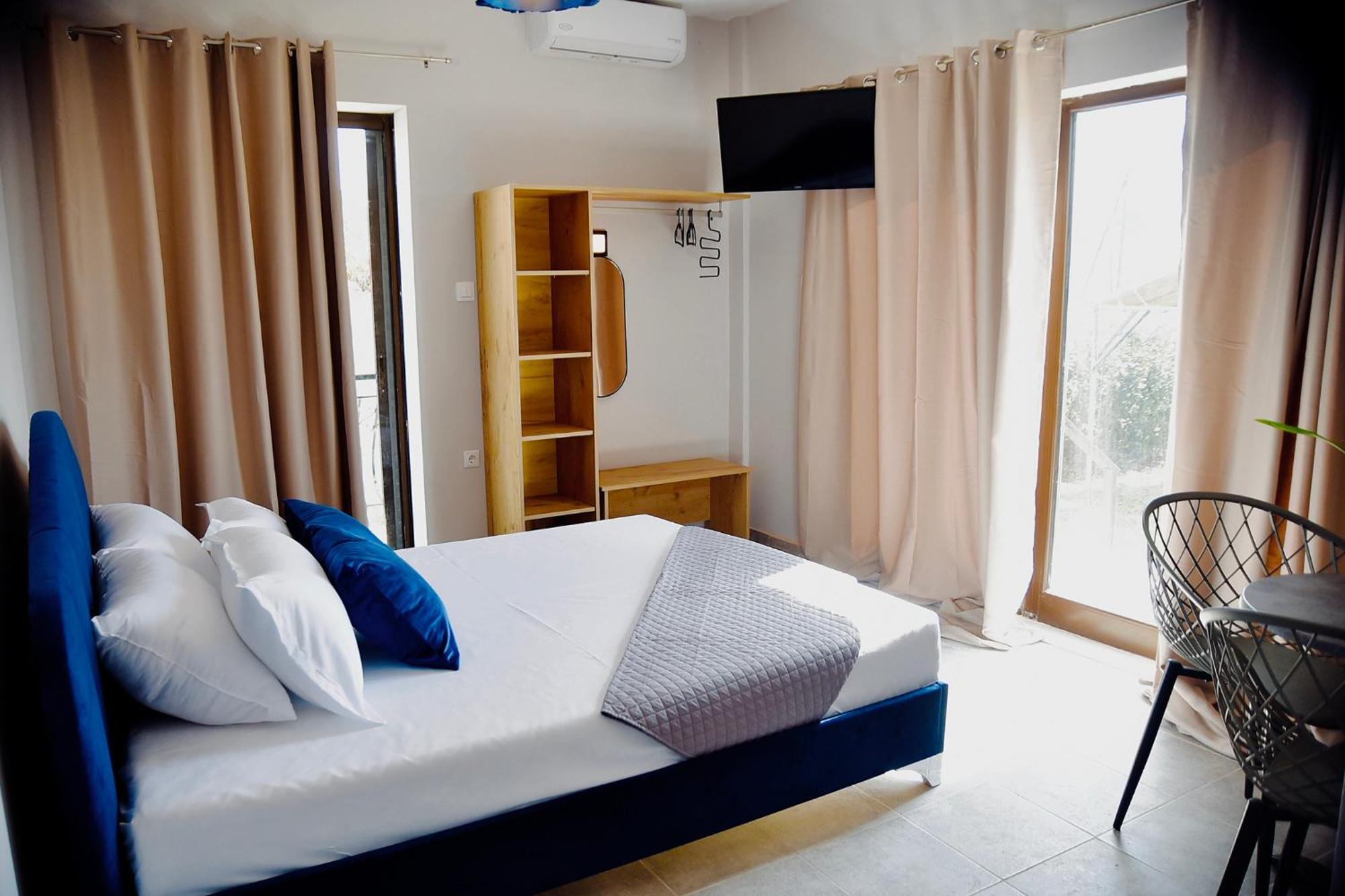 Room Nine 9 Beachfront Apartments Nea Kallikrateia Kültér fotó