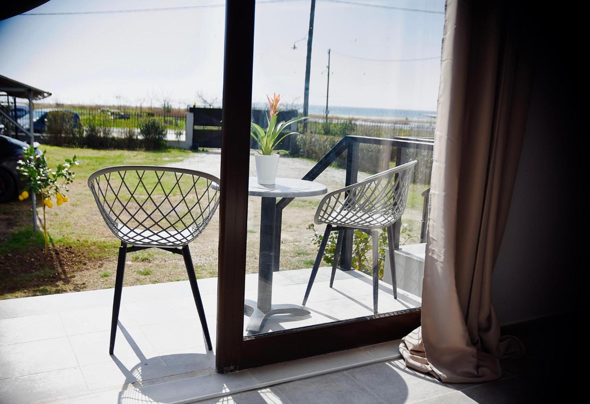 Room Nine 9 Beachfront Apartments Nea Kallikrateia Kültér fotó