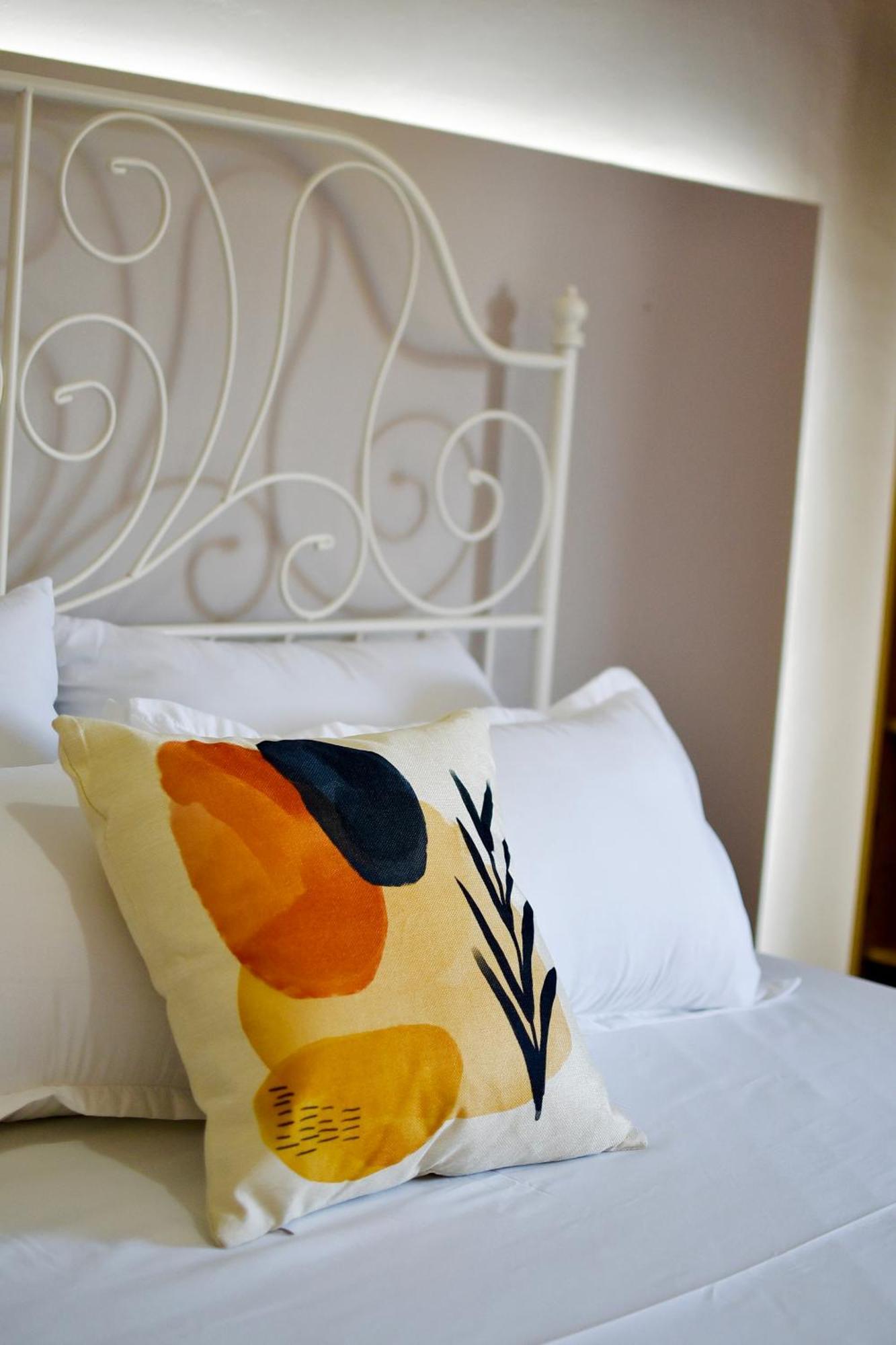 Room Nine 9 Beachfront Apartments Nea Kallikrateia Kültér fotó