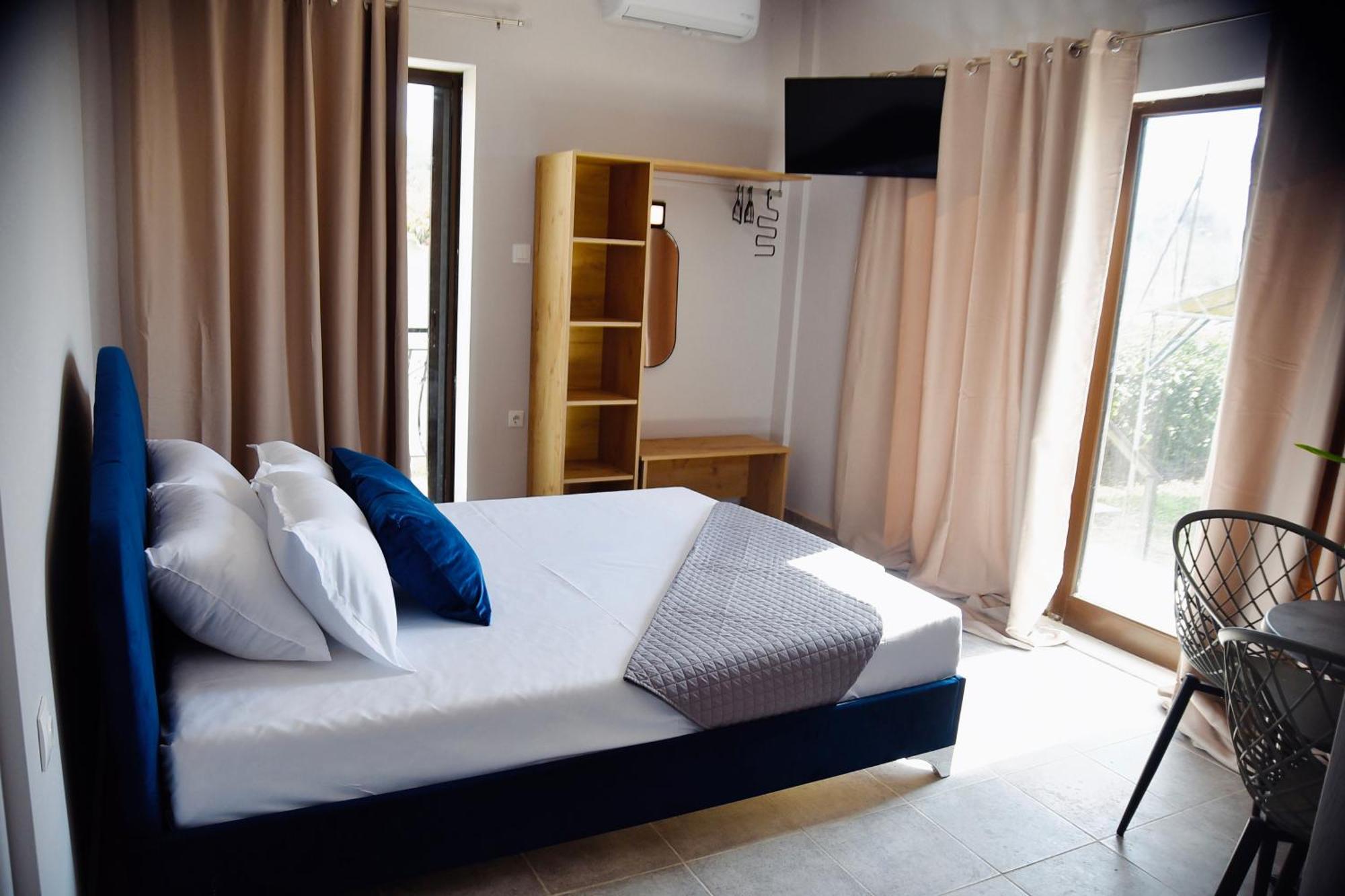 Room Nine 9 Beachfront Apartments Nea Kallikrateia Kültér fotó