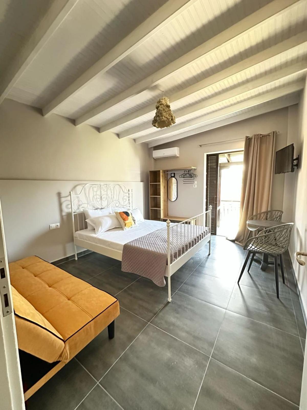 Room Nine 9 Beachfront Apartments Nea Kallikrateia Kültér fotó