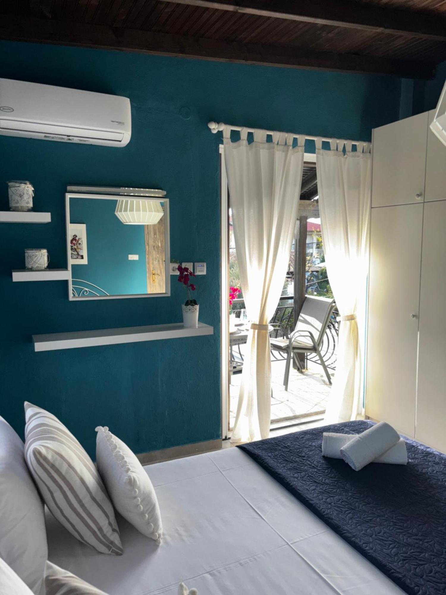 Room Nine 9 Beachfront Apartments Nea Kallikrateia Kültér fotó