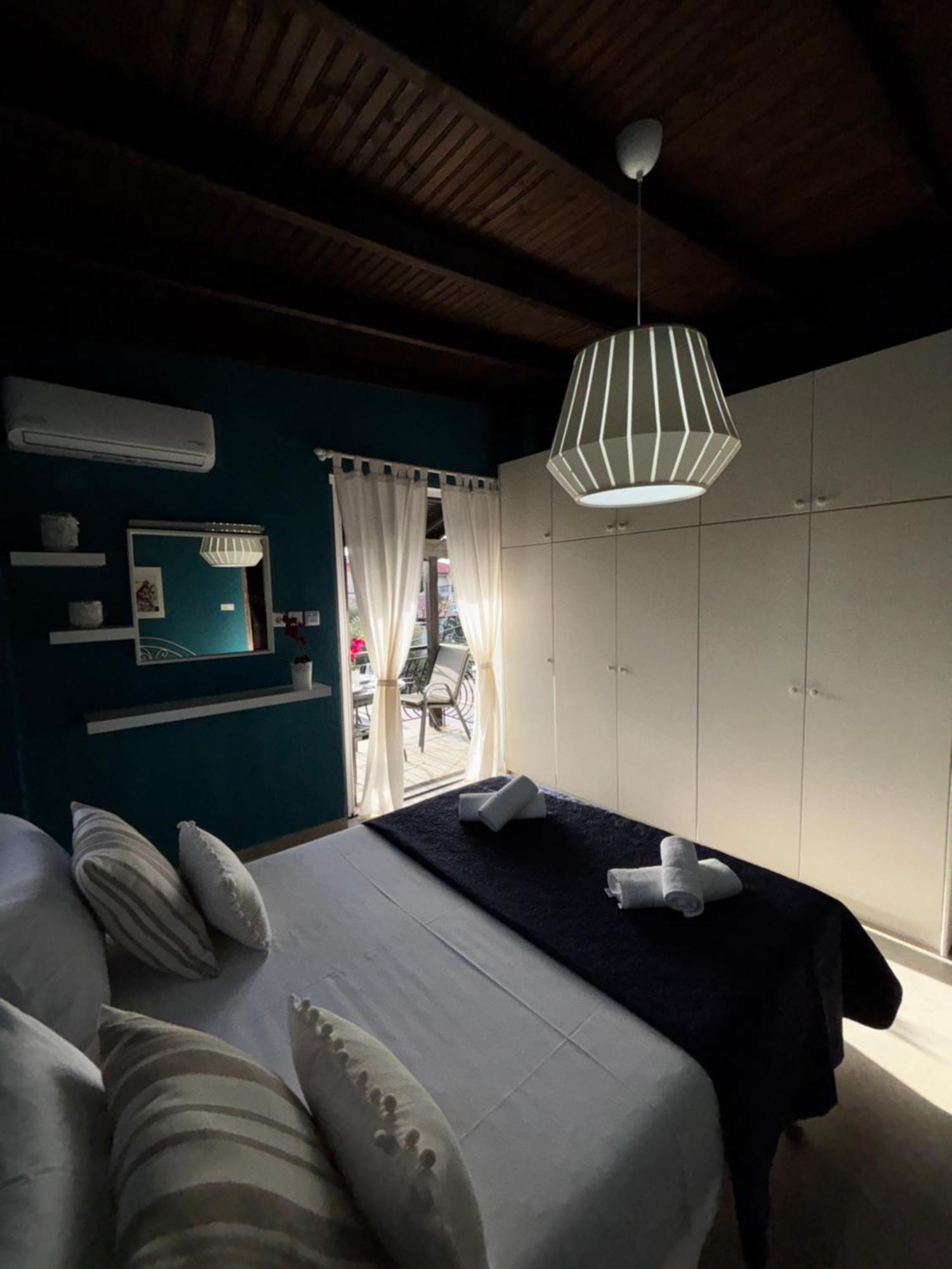 Room Nine 9 Beachfront Apartments Nea Kallikrateia Kültér fotó